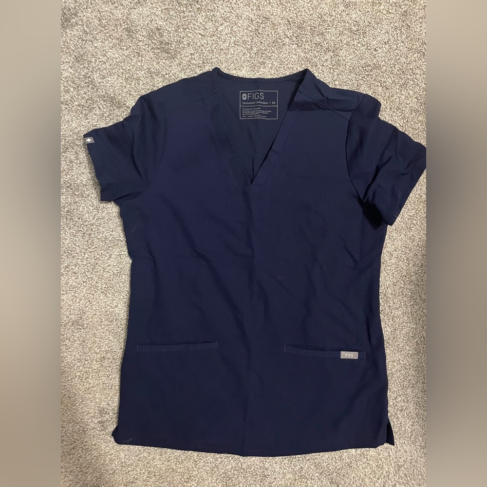 Women’s Figs Casma Three-Pocket Scrub Top Size XS Navy Blue.